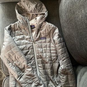 Patagonia womens Nano Puff hoody great puffer jacket